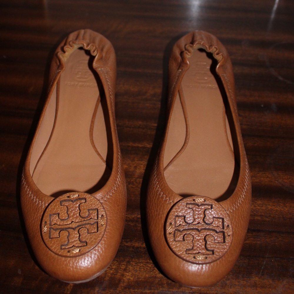 Tory Burch Reva size 8 Like New w/ dust bag